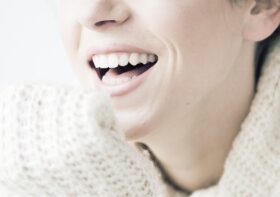 Jak dbać o zęby, aby cieszyć się ich zdrowiem przez całe życie?